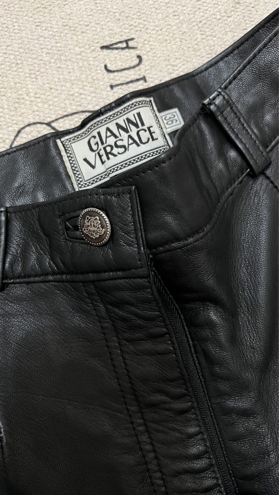 Кожаные шорты от Versace 36 размер xs-s