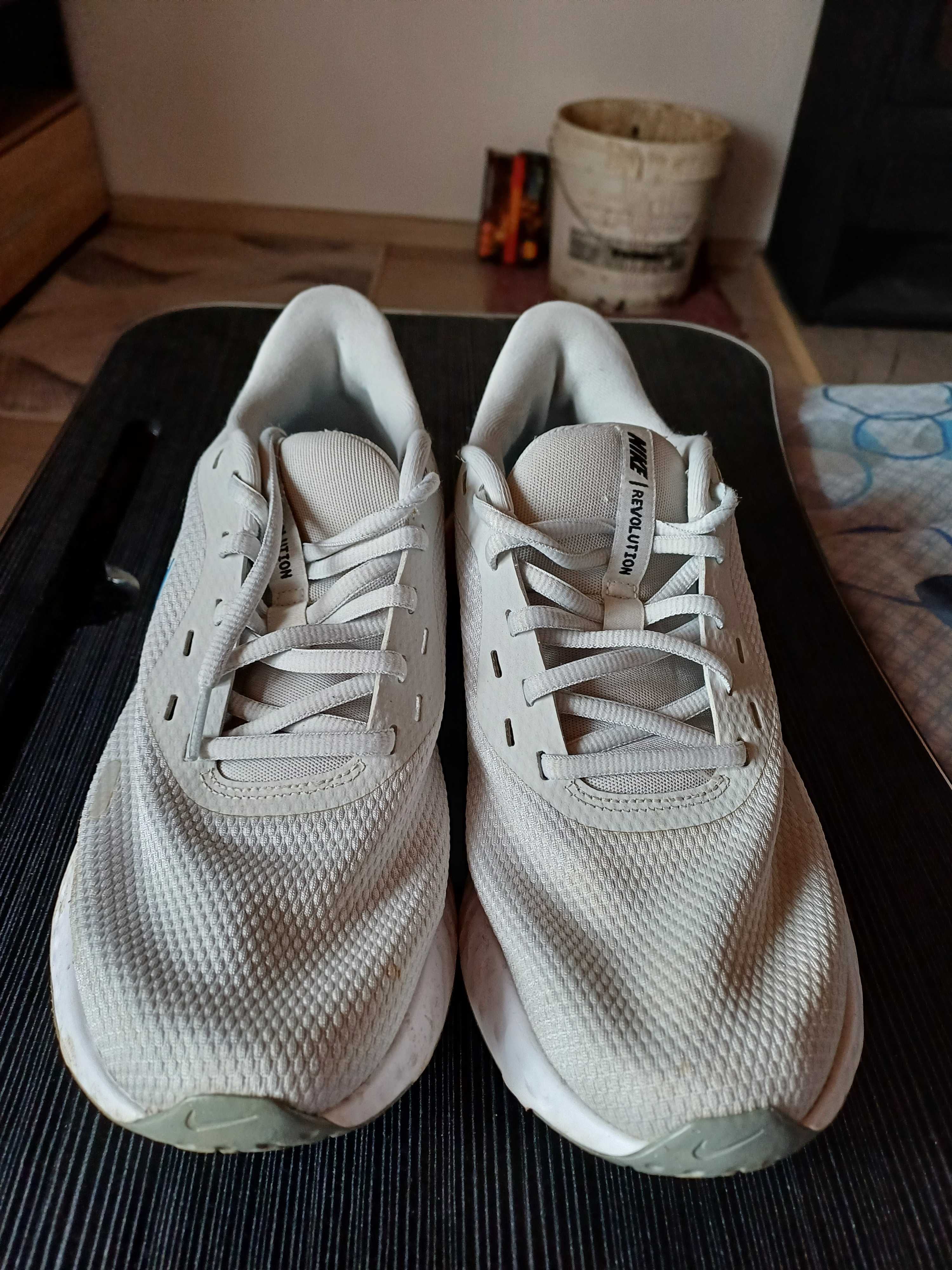 Nike Обувки REVOLUTION 5