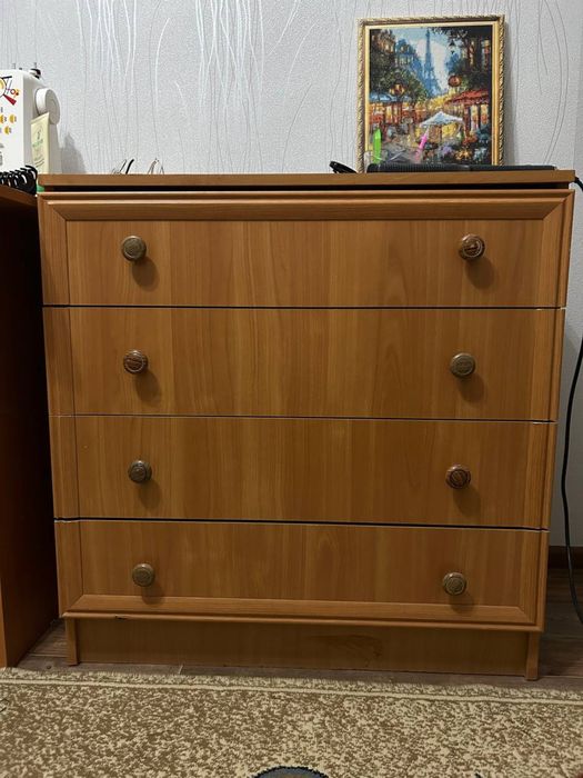 Комод в хорошем состояний продается высота 82