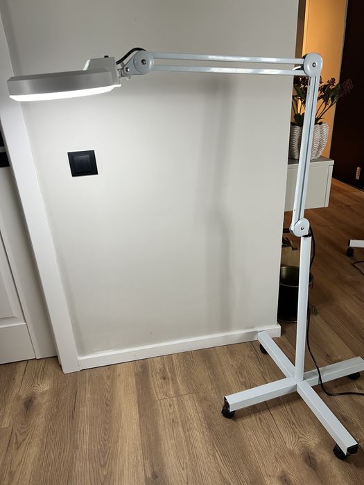 Lampa cosmetica / pedichiura