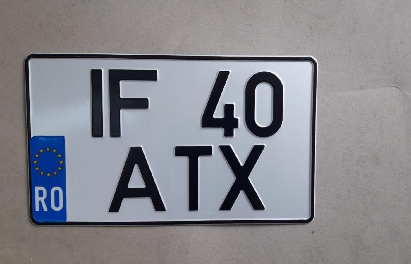 Placute auto Ornamentale personalizate
