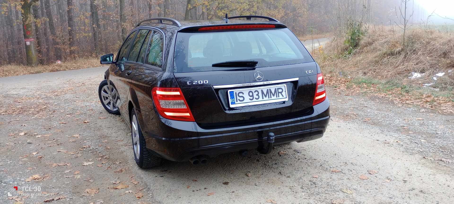 Vând Mercedes-Benz C200