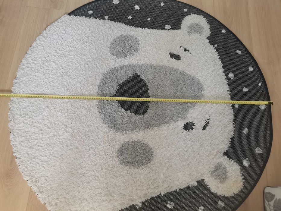 Детски килим, много запазен