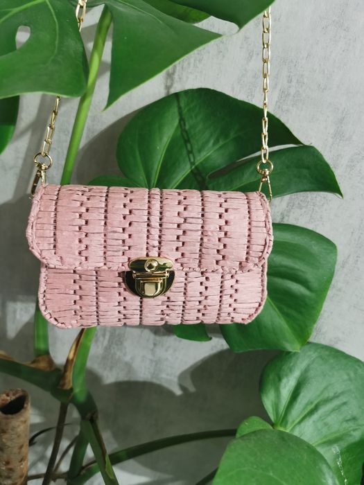 Чъно изработена чантичка