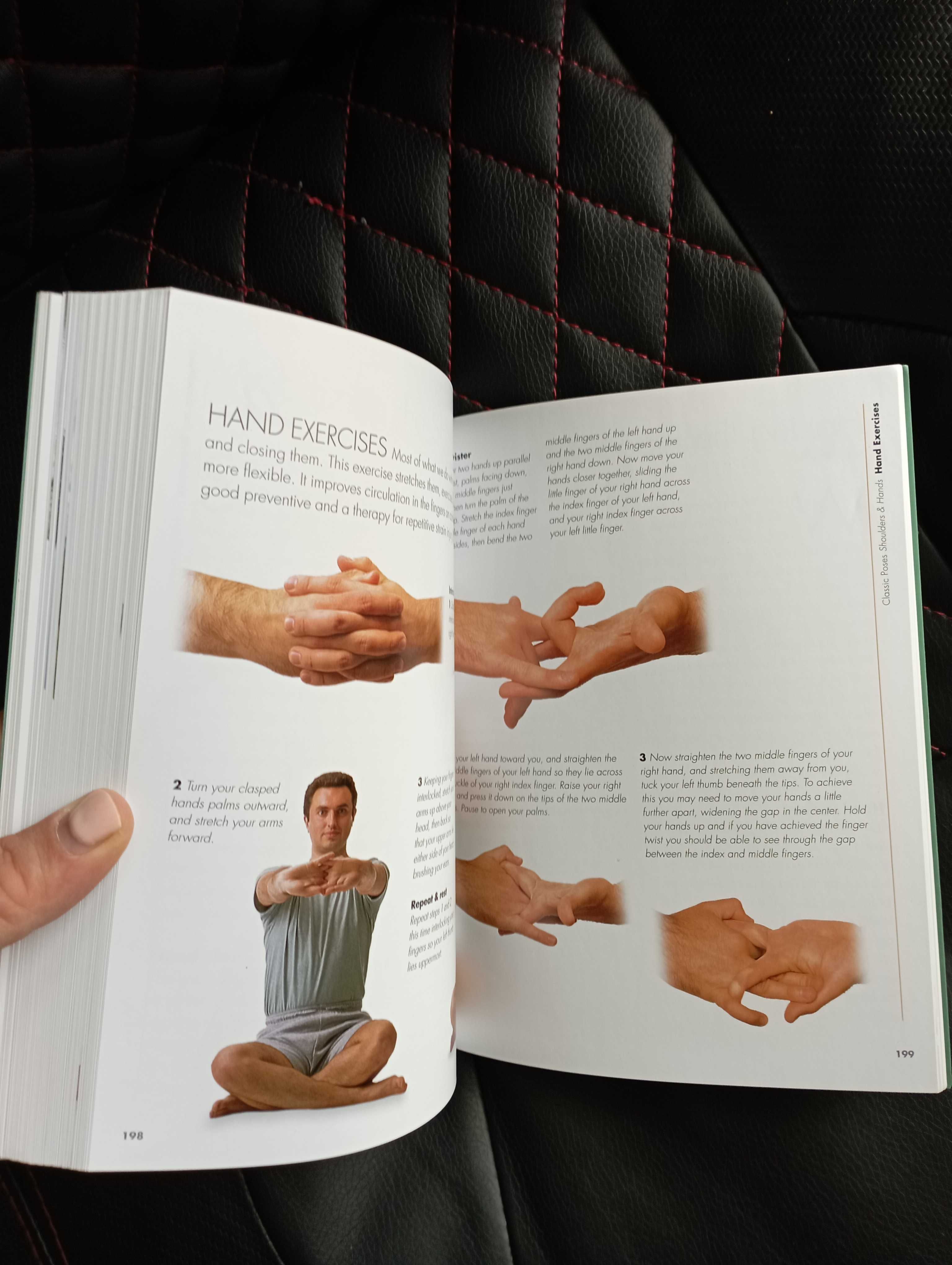 Книга ръководство за йога практики на английски