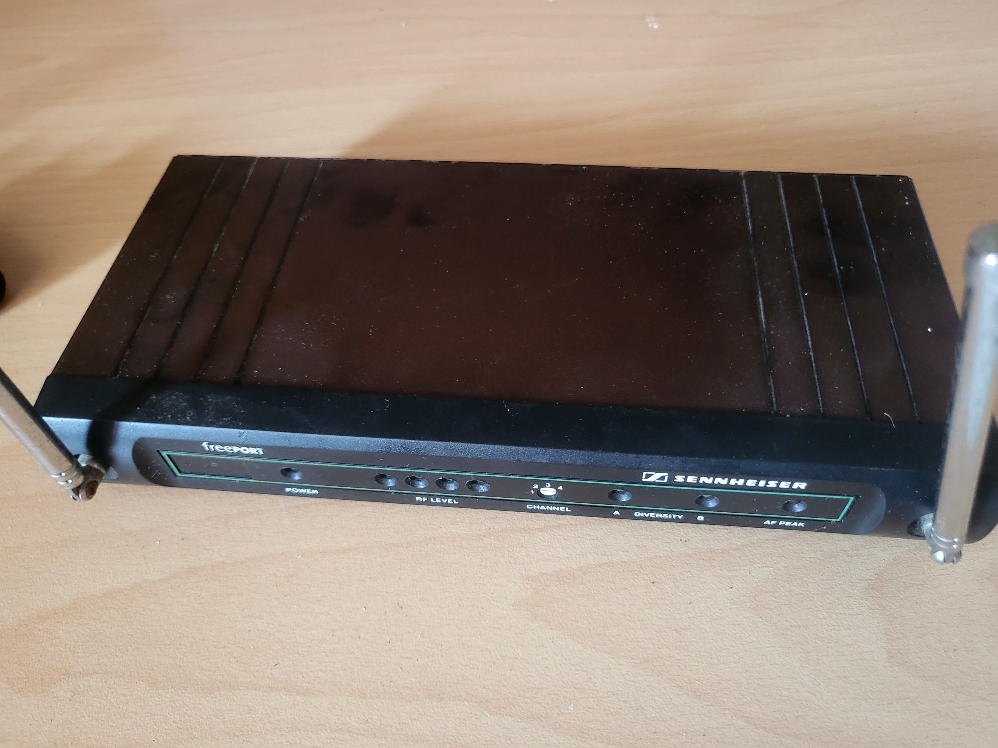 Майка приемник за безжични микрофони Sure 2 броя  и sennheiser.
