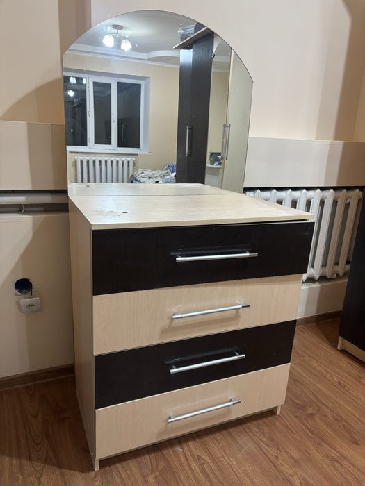 Мебель , Шкаф, камод и две  тумбочки