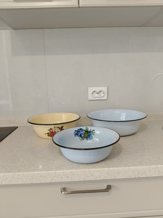 Продам миски эмалированные разные,отличном состоянии