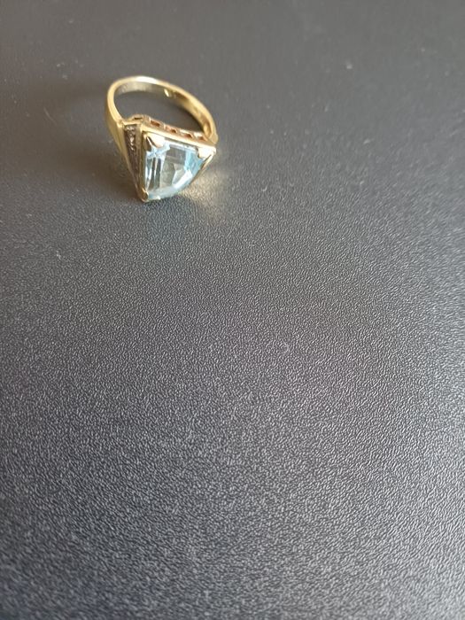 Superb inel de aur galben de 18 k