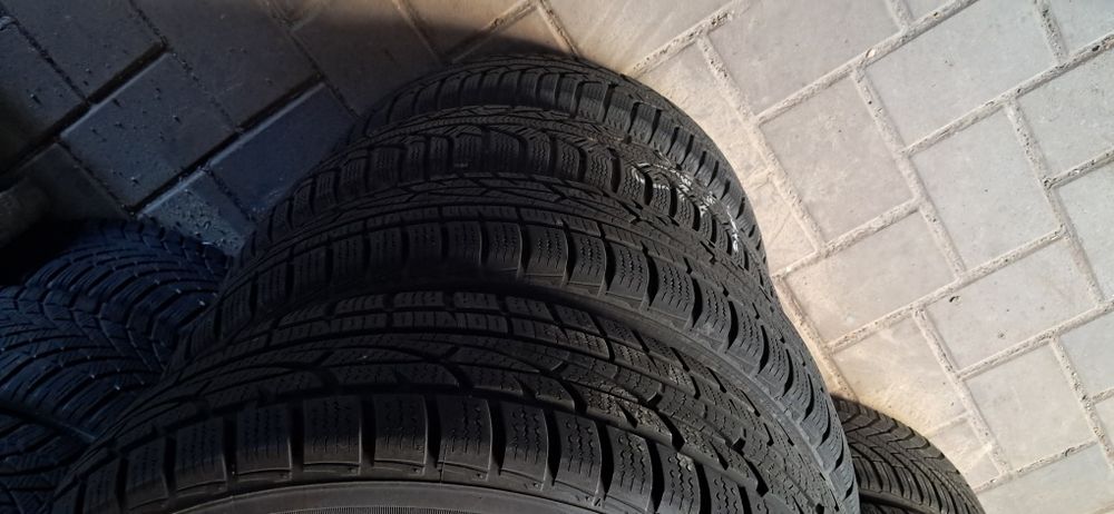 Vând 2 anvelope Hankook 185/65/R15 MS