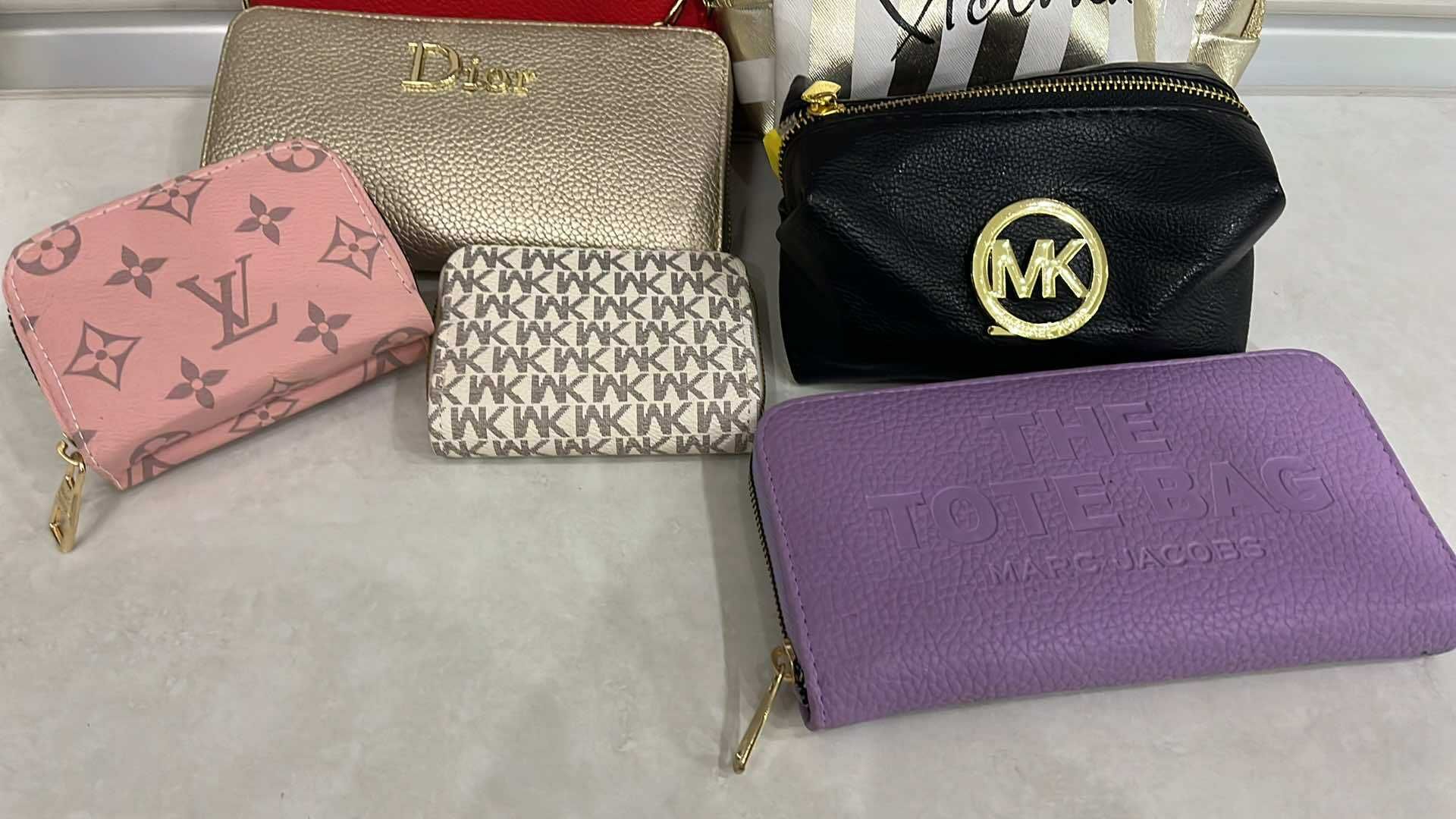 Чанти ISL -Michael Kors DIOR и други несесери и портмонета