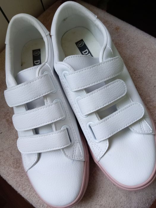 Продам кроссовки