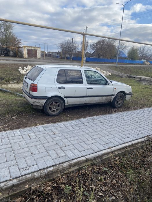 Продам Голф 3 мотор каробка идеал по кузову есть касяки