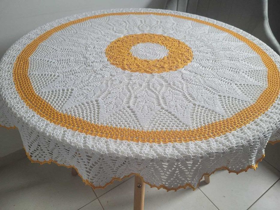 Fețe de masă lucrate manual