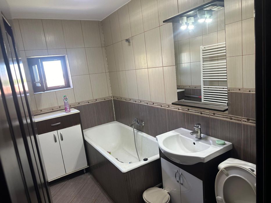 Inchiriez apartament (particular)