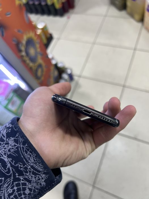 Iphone xs srochna sotiladi