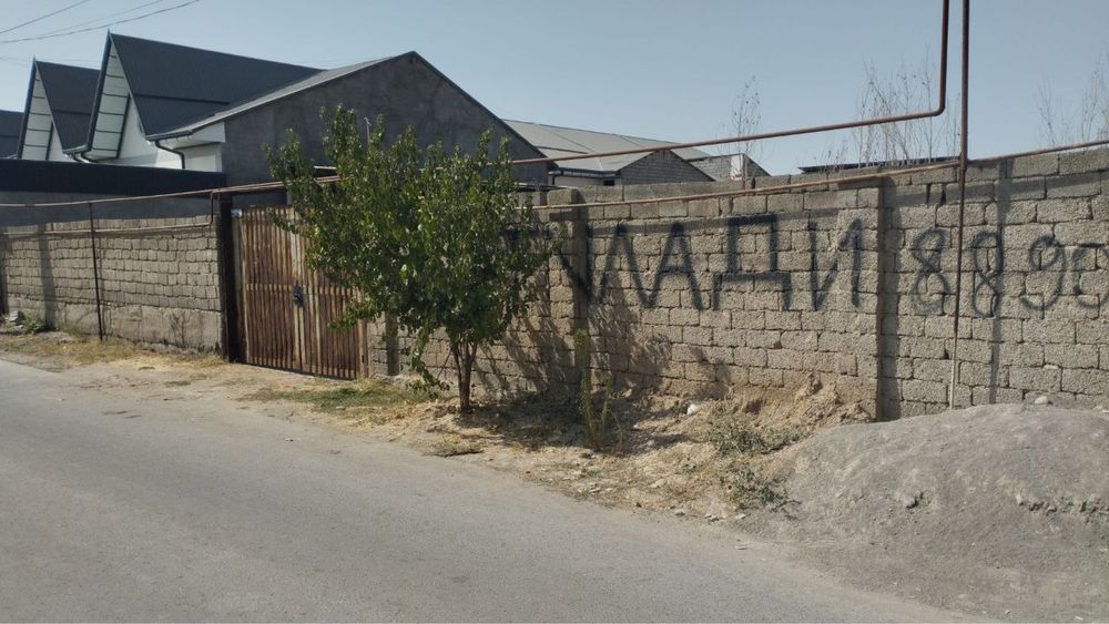 Yangihayot tumani yer 10 sotix Chortoq MFY 40 uy