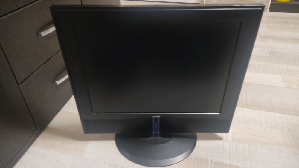 Телевизор Amoi със стойка и дистанционно - цял, за части.