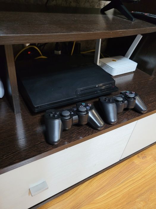 PS3 Slim + 2 геймпада