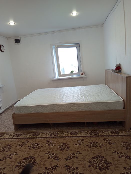 продам новую кровать с матрасом
