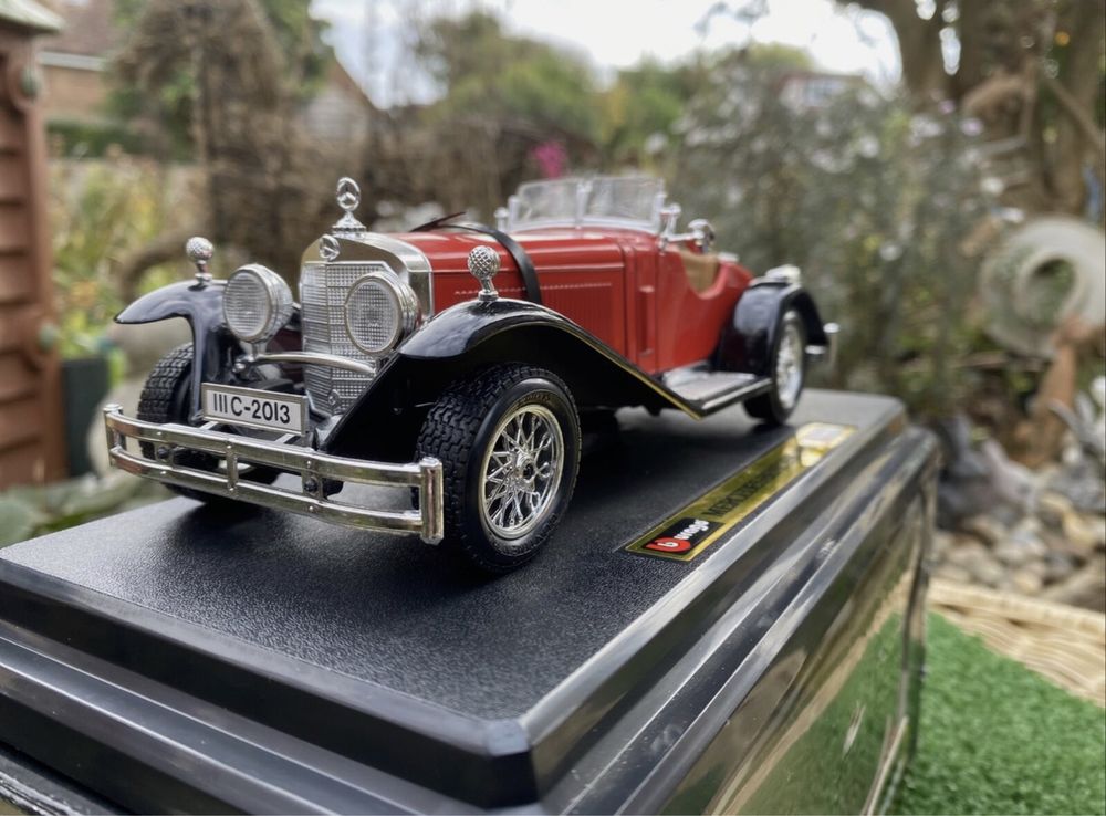 модели 1/24 кола Burago Classic 1928 Red Mercedes Benz SSK