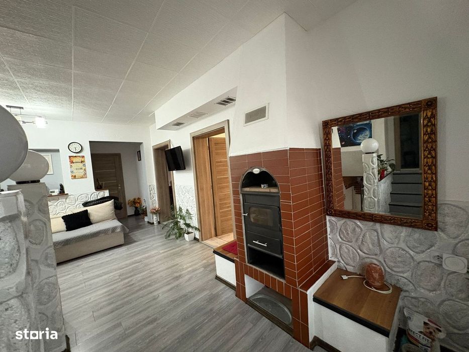 Apartament la casa cu 4 camere, balcon si curte - zona Lazaret