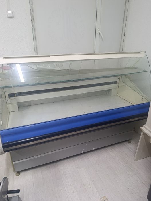 Витринный холодильник