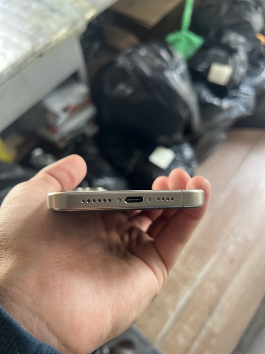 IPhone 15 pro max natural titanium