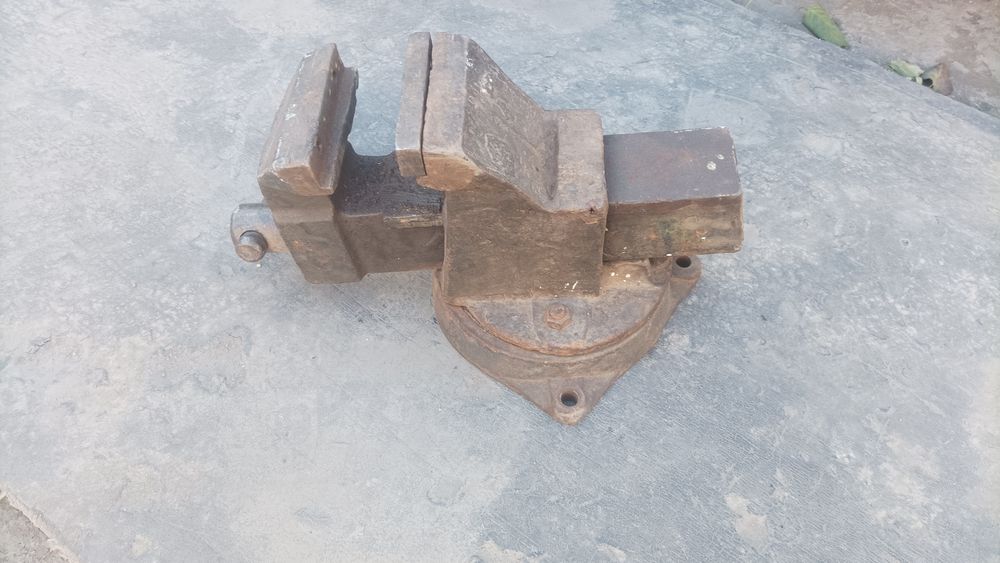 Тиски сотилади яхши холатда