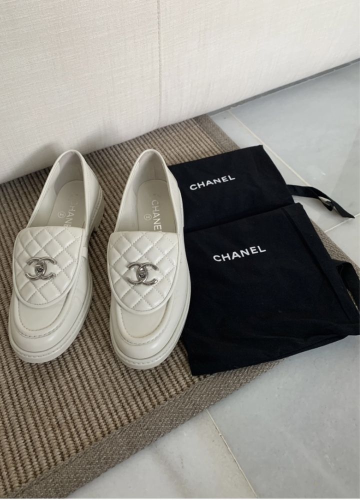 Chanel бели мокасини