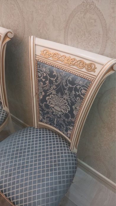 Stol 12 ta stuli bilan