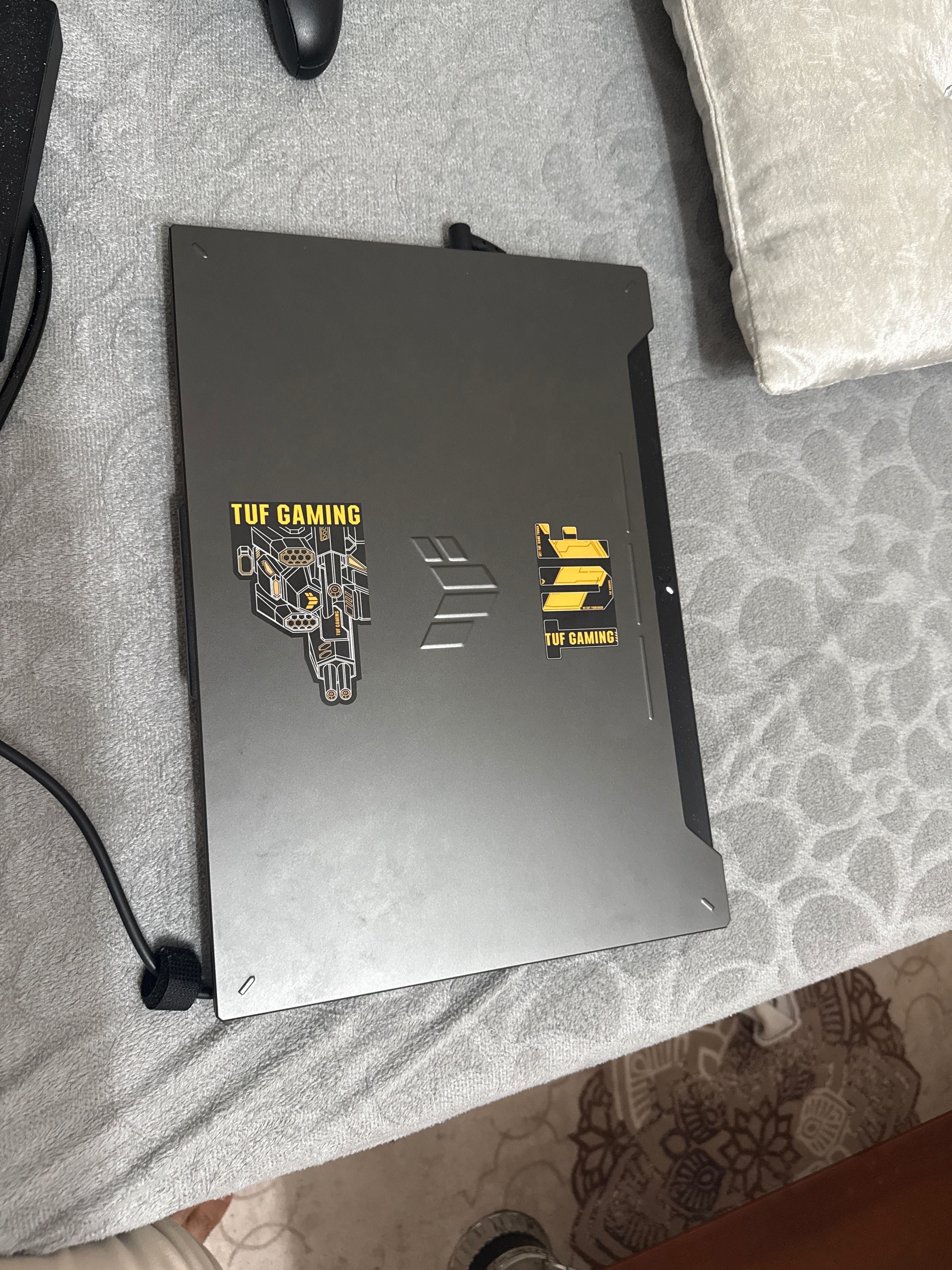Продавам лоптом :ASUS TUF е 2024, с RTX 4070 16 GB RAM, 1TB SSD,