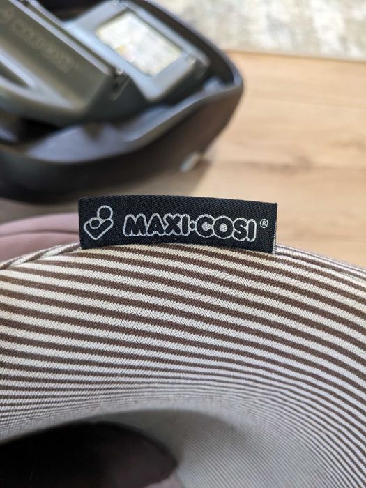 Scaun Auto Copil Maxi Cosi Pearl - baza ISOFIX cu Scoica si Scaun