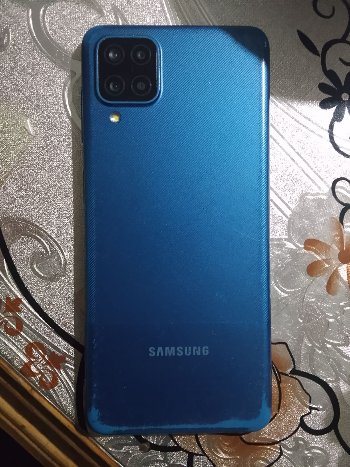 Samsung A12 телефон
