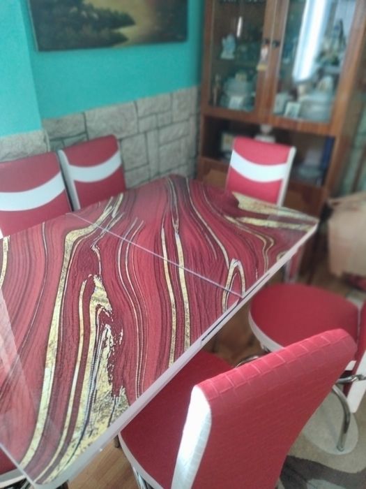 Vând masă extensibilă cu 6 scaune