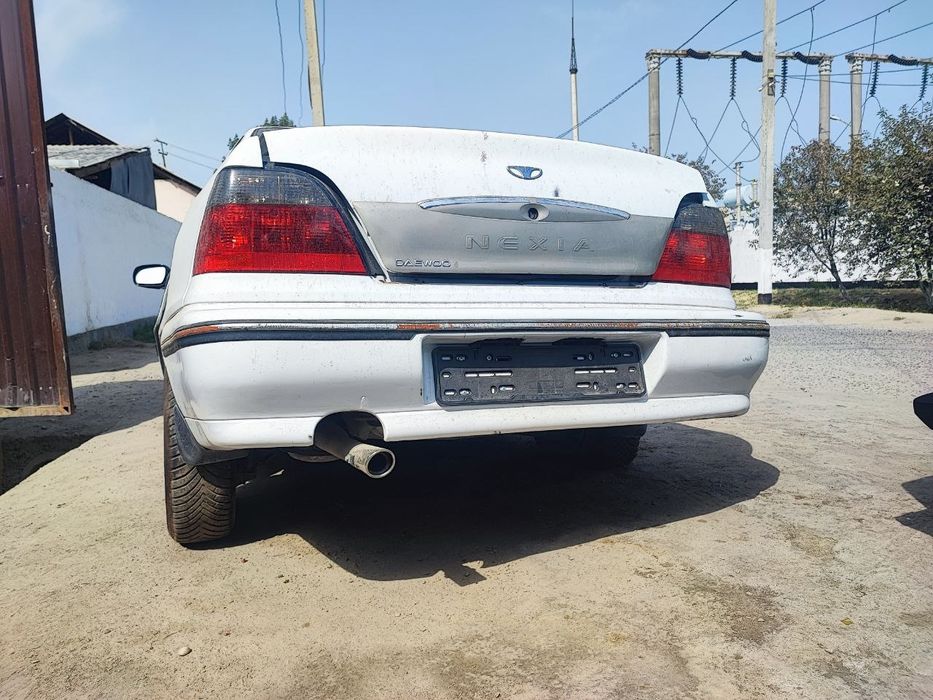 2001 yilda ishlab chiqarilgan nexia 1 avtomobili . Avarinniy
