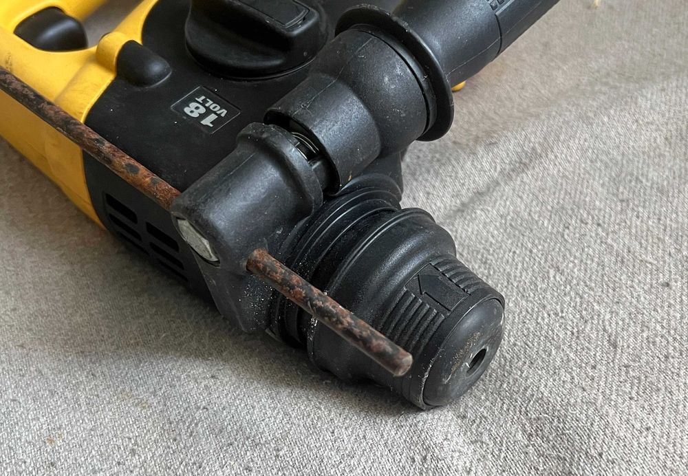 Ciocan rotopercutor DeWalt DC212 18V Germania doar corp functional