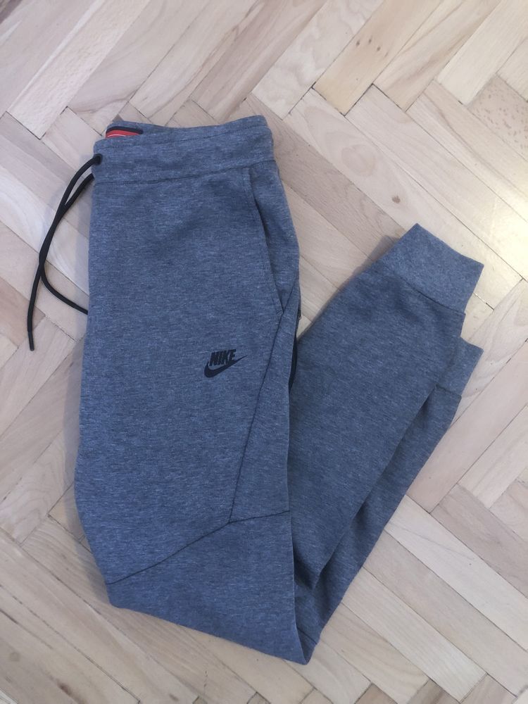 Nike Tech Fleece Мъжко Долнище Размер S