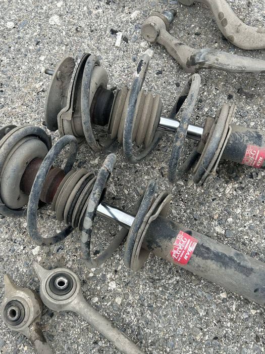 Бмв е39 части рейка амортисьори и др.