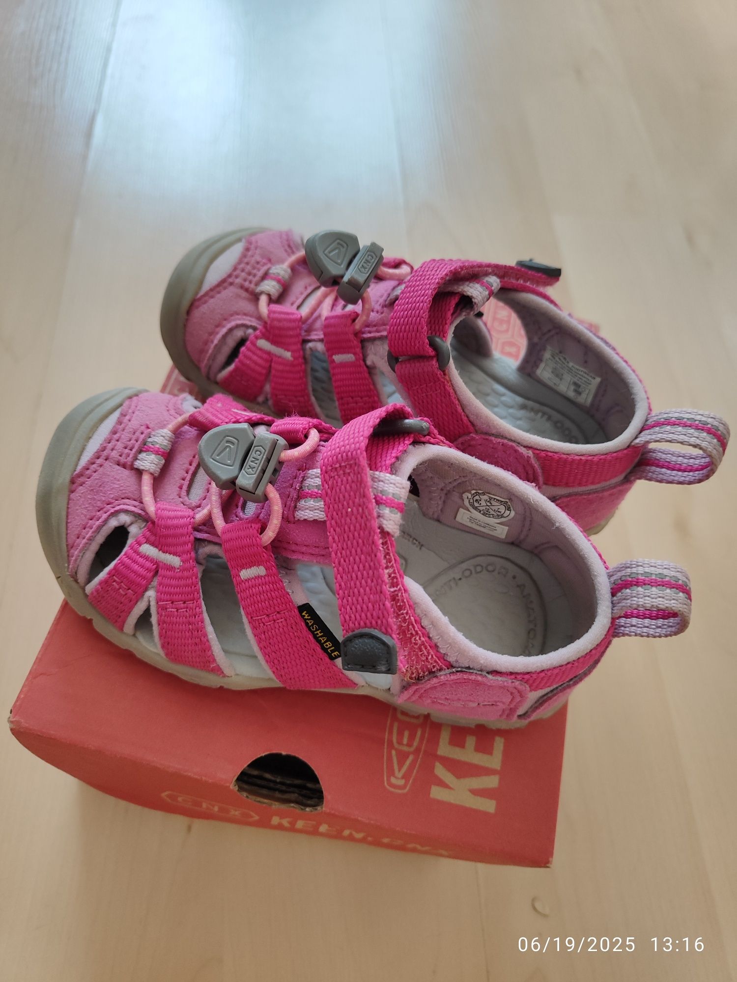 Продавам детски сандали Keen, номер 24