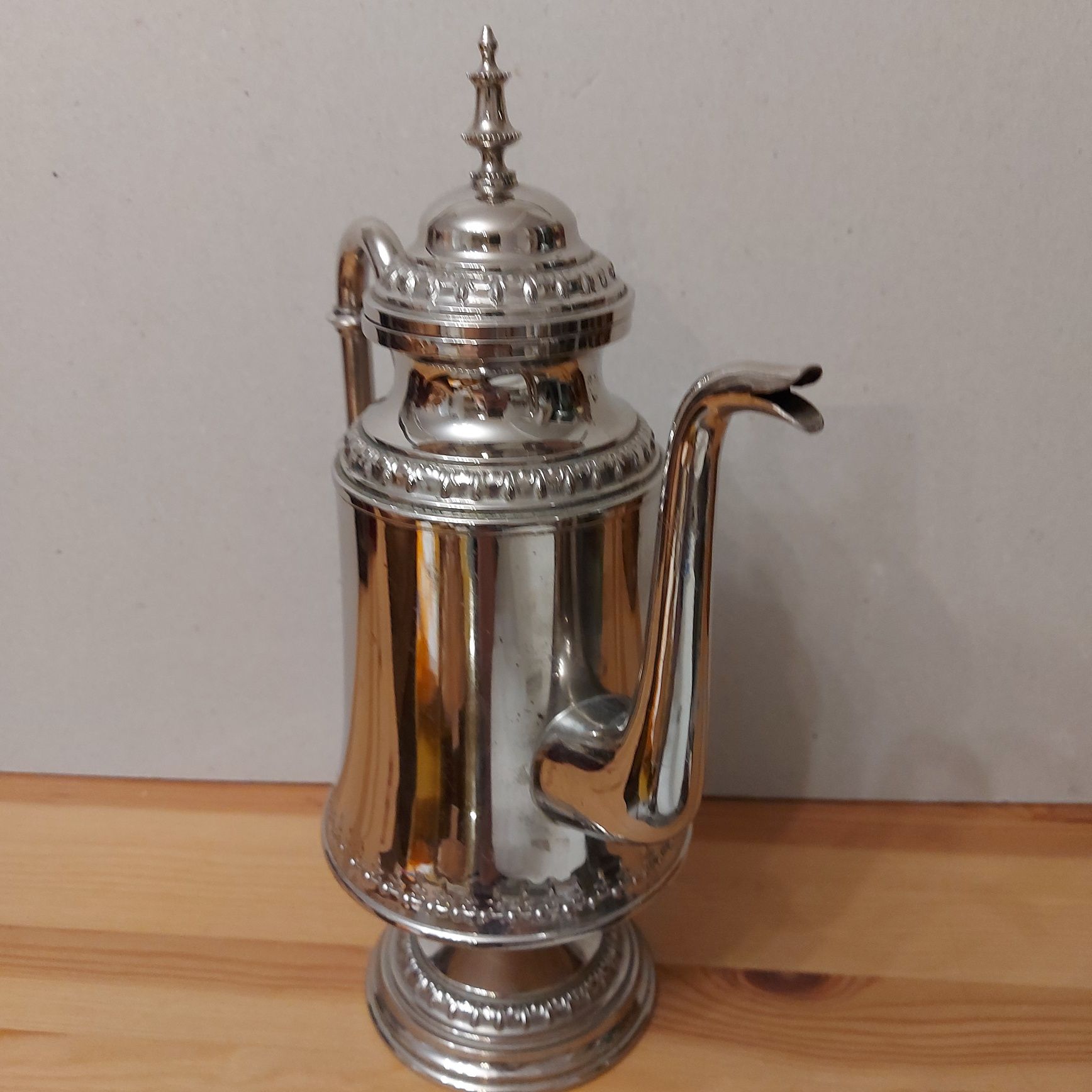 Шведски посребрен чайник
