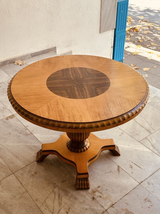Антикварна кръгла маса в стил Бидермайер