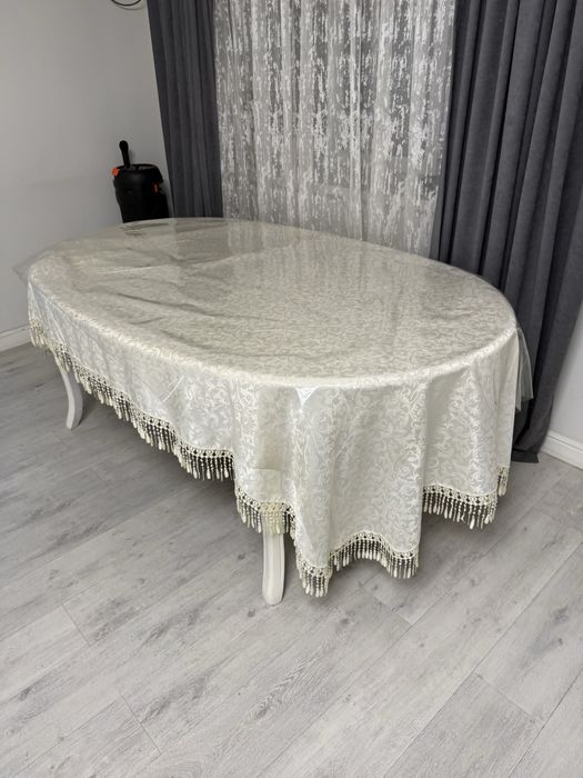 Стол деревянный хорошего качества раздвигается