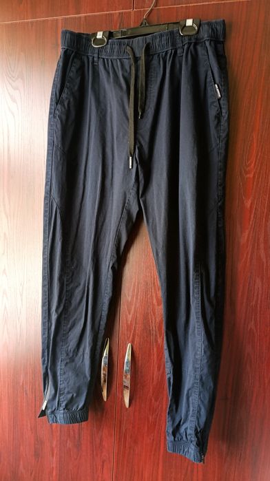 Черные стрейчевые джинсы на 48 размер