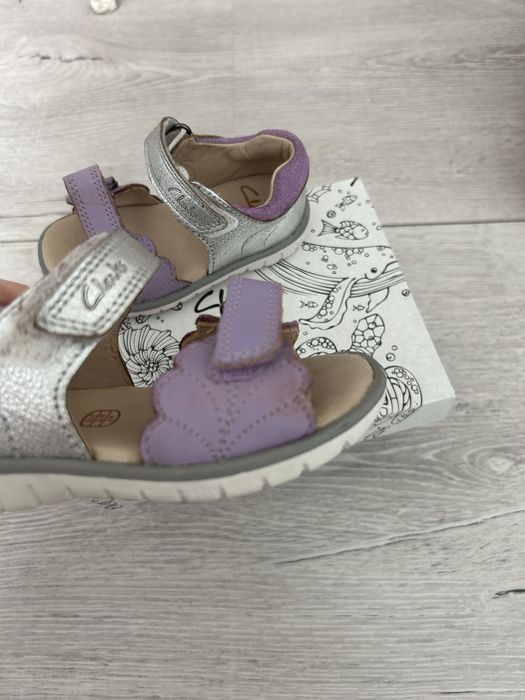 Sandale Clarks pt fetite marimea 22