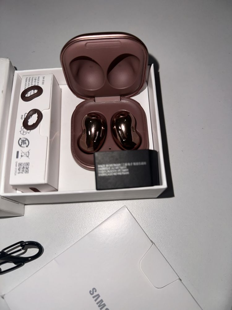 Продаю Samsung Galaxy Buds Live