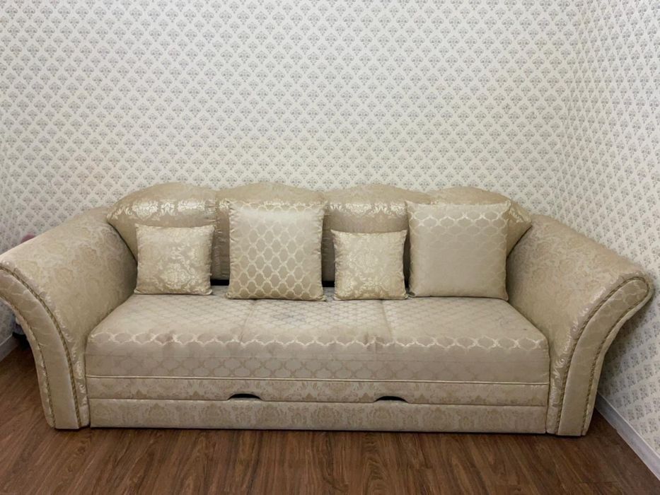 Продам диван с подушками