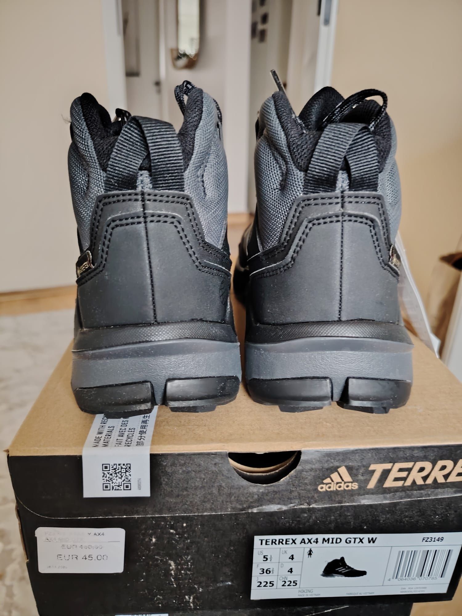 Bocanci Adidas goretex Nr 36.5 și 38