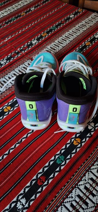 vând adidasi Jordan mărimea 43