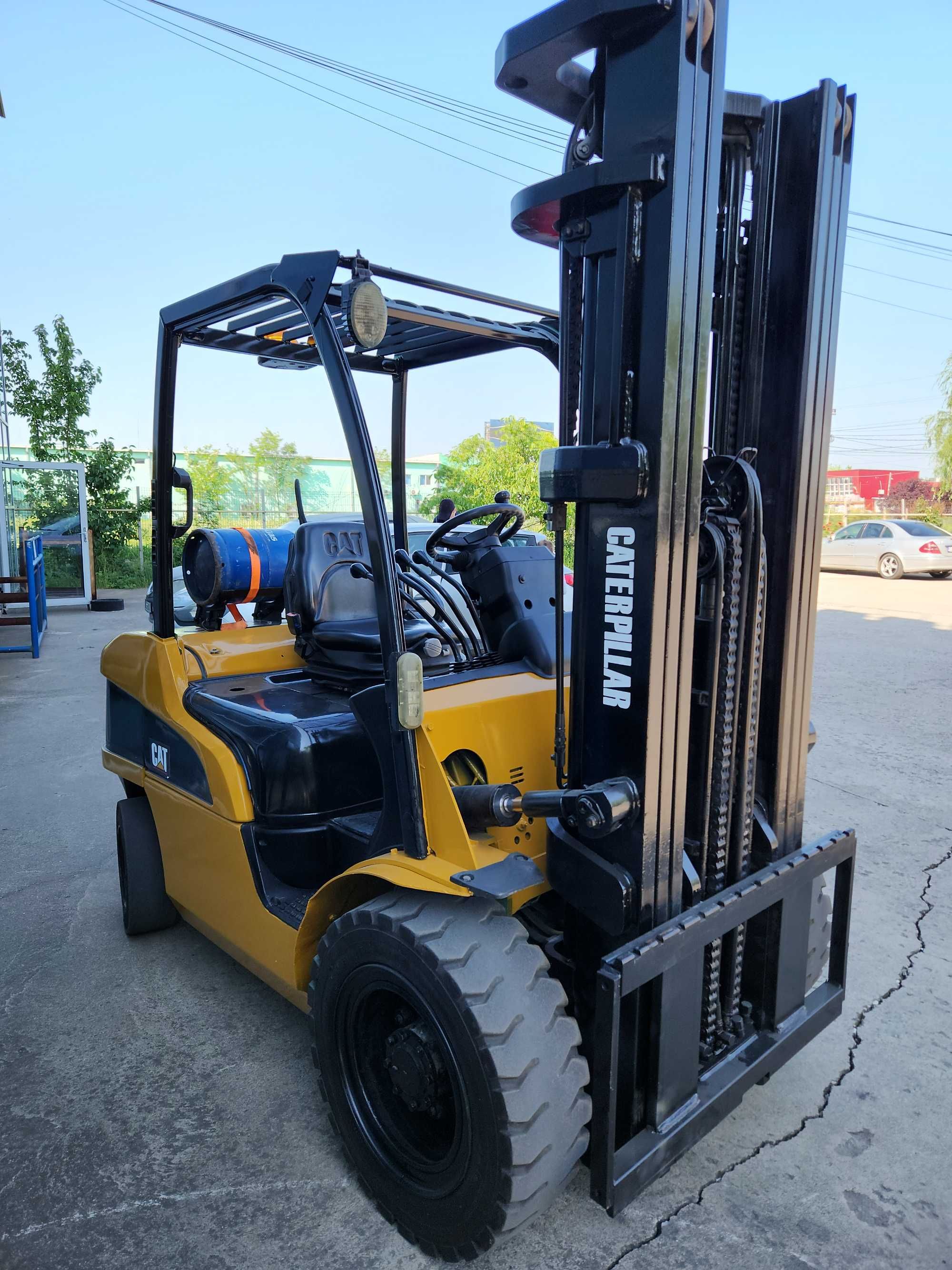 Motostivuitor Stivuitor CATERPILLAR 2019 3000kg GPL DIESEL